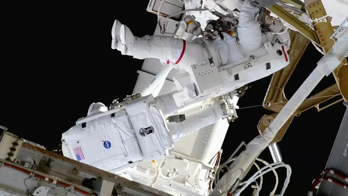NASA завершает подготовку к обновлению солнечных панелей на МКС
