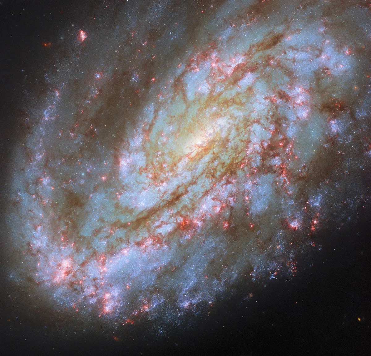 Галактика NGC 4654: Исследование асимметрии в космосе
