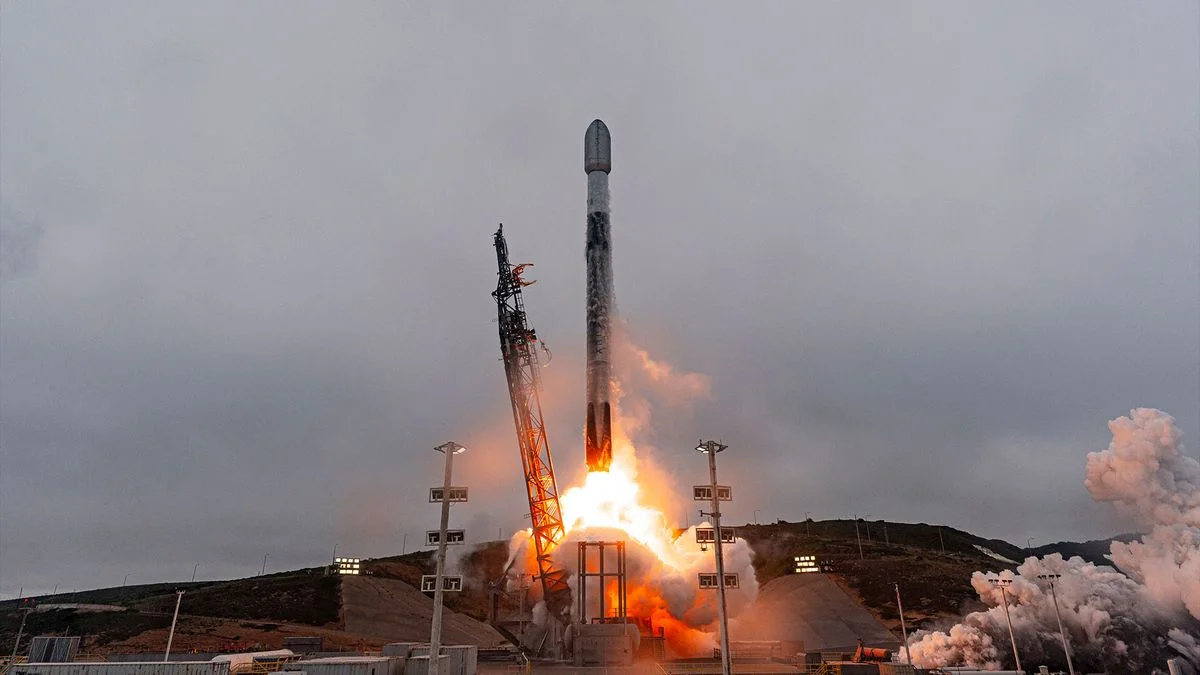 SpaceX отправила 24 спутника Starlink на орбиту в первом запуске как публичная компания (видео)