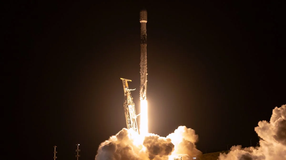 Запуск ракеты SpaceX Falcon 9 с 81 спутником 7 июля