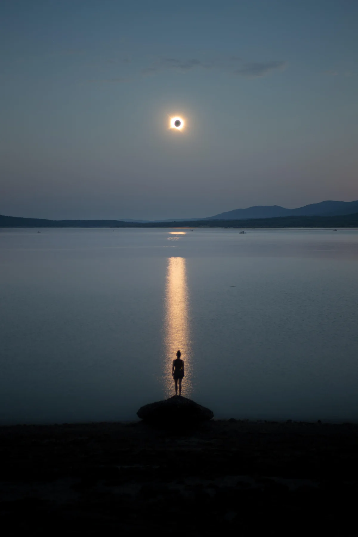 Эпическая фотография солнечного затмения от Реми Леблан-Мессажера
