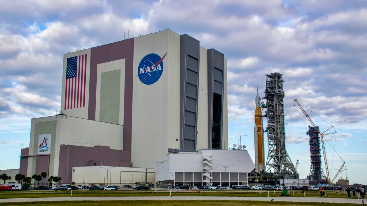 Стареющая инфраструктура NASA не сможет справиться с запусками Artemis без $1 миллиарда на модернизацию, предупреждает контрольный орган