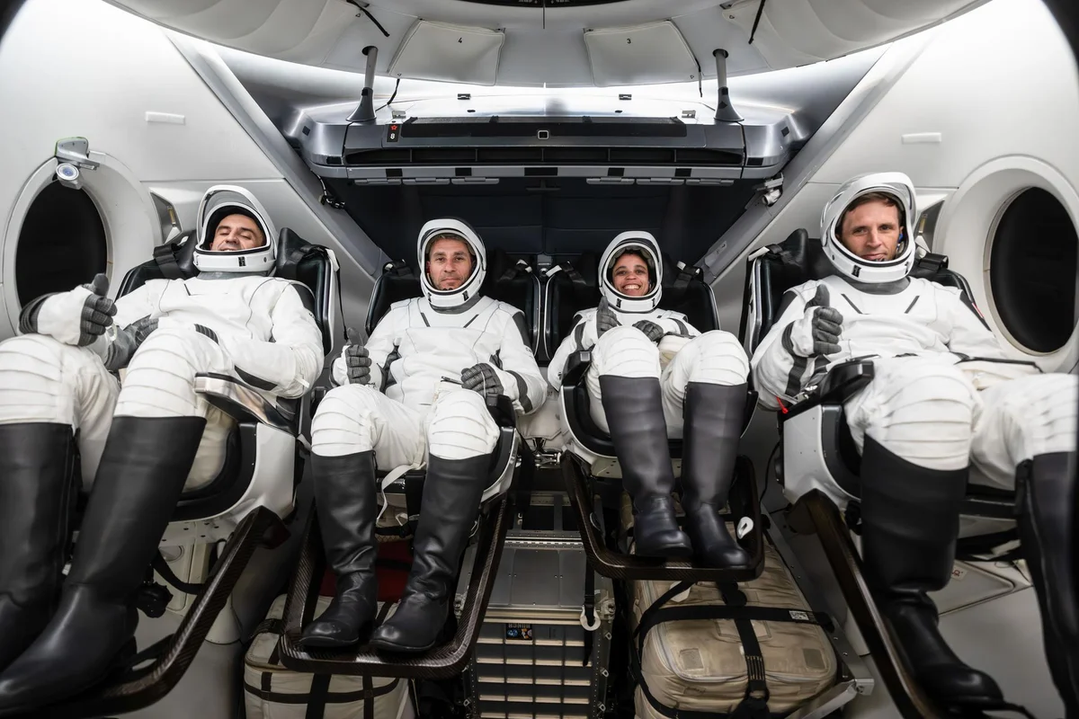 NASA анонсирует брифинги по миссии Crew-13 SpaceX на Международную космическую станцию